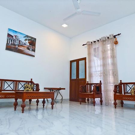 Thinaya Lake Resort อนุราธปุระ ภายนอก รูปภาพ