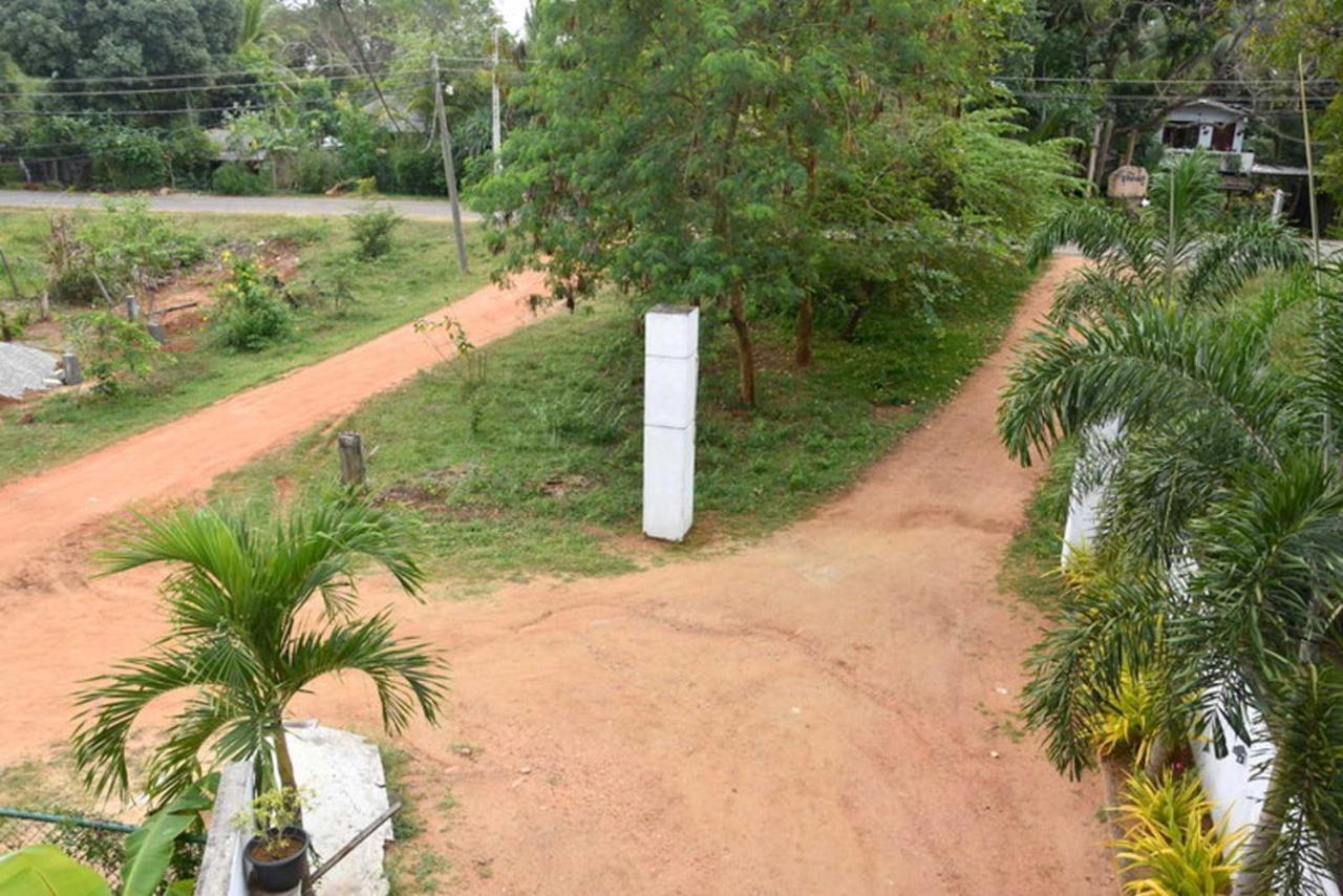 Thinaya Lake Resort อนุราธปุระ ภายนอก รูปภาพ