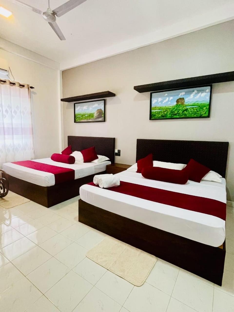 Thinaya Lake Resort อนุราธปุระ ภายนอก รูปภาพ